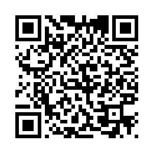 小隔间当中摆放着一个巨大的木桶二维码生成