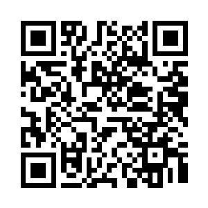 少年凝视这视野前方缓缓出现的人群二维码生成