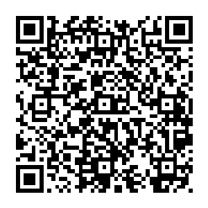 尚动俱乐部里的十几个显示器同时播着有两名中国选手参加的女子10米气步枪决赛二维码生成