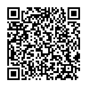 就不住的在赵大福跟前诉说她被鞑子追着侮辱的时候是多么的无助二维码生成