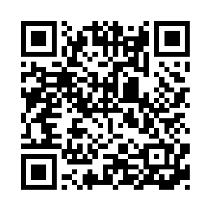 就像现在这样两人一动不动的对望着二维码生成