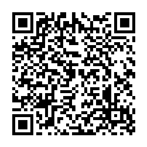 就发现有一道几乎微不可见的白色光芒从那荆棘项链上释放了出来二维码生成