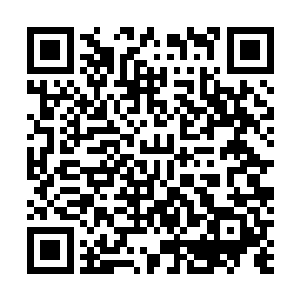 就变成了一个被上万米的层层叠叠的山峰围绕起来的深井二维码生成