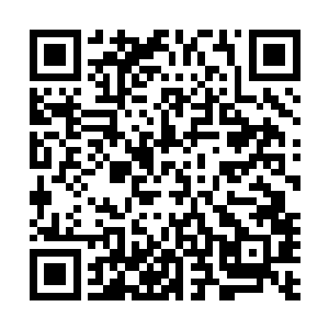 就在三个大汉还没搞清楚这几个黑衣男人是怎么回事的时候二维码生成