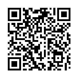 就在李川和几位红颜知己在享受天伦之乐时二维码生成