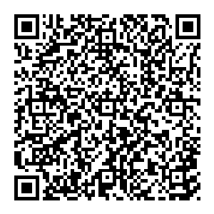 就在赵纯良这边刚拍下钞票的时候　突然戴墨镜的女子那边也传來了啪的一声　只不过　这一声啪　并不是手拍在桌子上的声音　而是…二维码生成