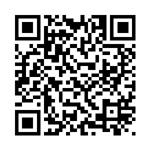 就在黑衣中年人刚刚吐出一的时候二维码生成