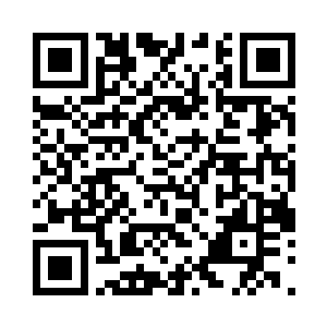 就好像是剪刀一样夹住了自己的下半身二维码生成