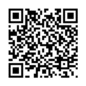 就安莹一身洁白的衣服已经滑落到了二维码生成