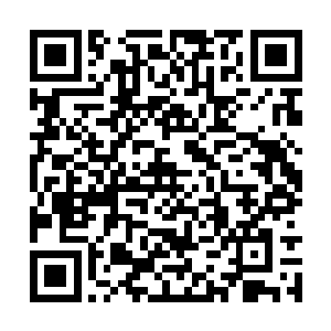 就拿起旁边的啤酒瓶准备开了给自己倒一杯慢慢喝二维码生成