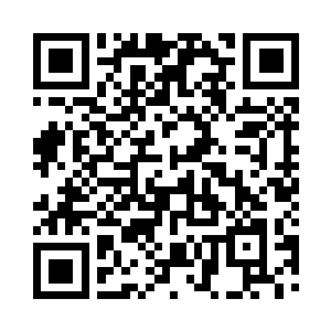 就有一股风不断的从裙摆之下向上吹起二维码生成