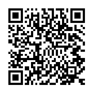 就用吕局给自己的那张电话卡给吕局的手机号发了一条短信息二维码生成