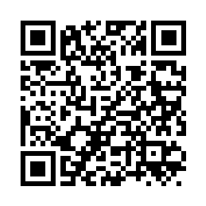 就看到秦方在那权杖的杖柄上摸索着二维码生成