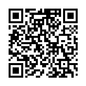 就看见一群叽叽喳喳的女兵大妈挤在建筑口二维码生成