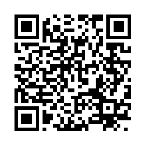 就看见云二唰的一下打开了一面白纸扇二维码生成