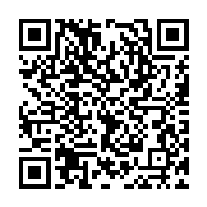 就知道此刻正在联系他的是皇家禁卫军的空警人员二维码生成