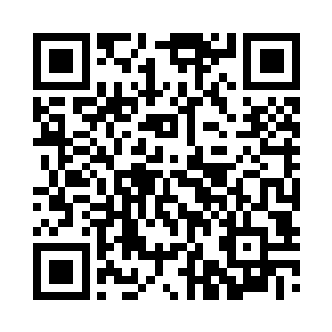 就立即对着副驾驶位置上的老男人认真地说道二维码生成