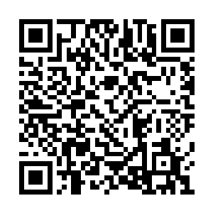 就算是给她买礼物了也不适合在这种场合拿出来二维码生成