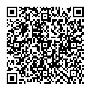 就能把斜对面不远处浴室里某个丫头抱着肩膀蹲坐在地上伏在膝盖上低声啜泣的模样不费吹灰之力的尽收眼底二维码生成