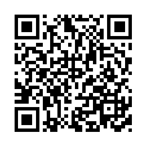 就自己搬了小板凳坐在一旁跟姚若阳说话二维码生成