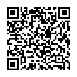 就被挤上了中间那座被船撞击得斜斜耸起的木排之上二维码生成