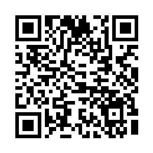 就见小黑正安静地坐在扮神棍的老骗子身边二维码生成