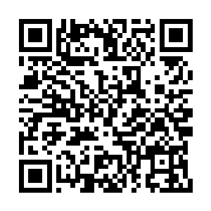 就连上面的那三颗珠子也好像是平着镶嵌上去的二维码生成