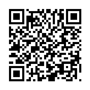 尹南歌回头看了看古邵晨已经走出去的身影二维码生成