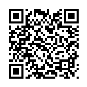 尽管两人只是这样一前一后的走着二维码生成