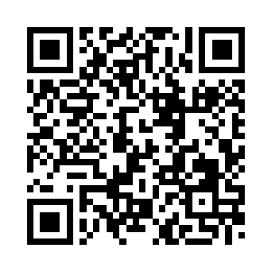 尽管看上去两个人是各做各的事情二维码生成