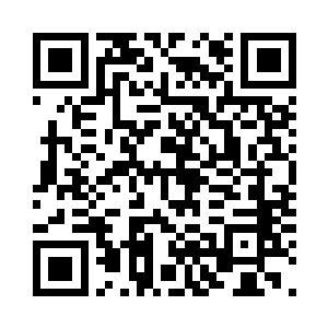 尽管镜头只是用低角度展示了一双脚二维码生成