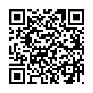 居然选了一条红绿相间的曳地款长裙二维码生成