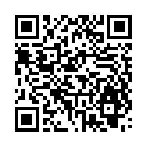 居高临下的看着整个人都已经不好了的小老头二维码生成