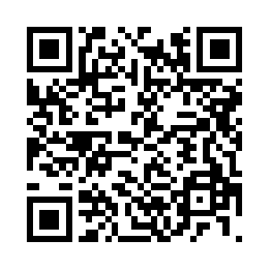 屈磊拽起叶伯亭受伤的手指亲了两口二维码生成