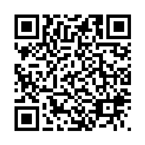 屏幕上的两个亮点开始迅速的移动了二维码生成