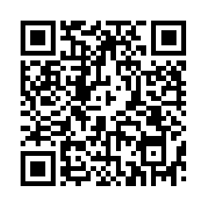 岳京努力让自己的神态和语气都更加地亲和二维码生成