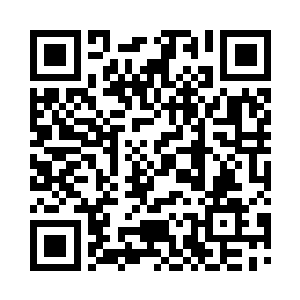 巨大的幽冥龙船缓缓在星空中调整方向二维码生成