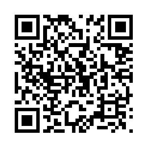巴克在他老子的车间和一帮技工做了个大概二维码生成