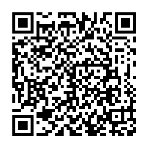 巴克现在坐着就容易不由自主的拿左手去挠右手那个藤编小镯子玩二维码生成