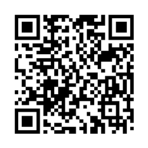 巴掌大小的古篆字化为漫天银白色的流光二维码生成