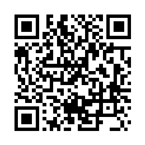 师姐小心翼翼的避开着那滴露而下的药水二维码生成