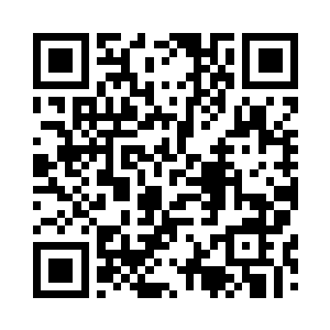 平凡看到一位年轻人面前还放着牌子二维码生成