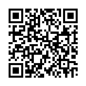 年轻女人如同闪电般从他们面前掠过二维码生成