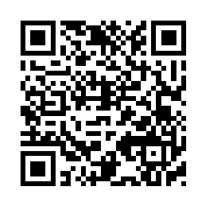 并马易兄弟几人一起到了一处大帐中商议二维码生成