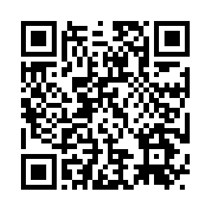 庄美凤先用毛巾擦了一把头脸上的雨水二维码生成