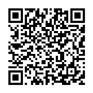 店小二便是将叶莫引到了靠近大厅门口正对面的一张空桌子旁二维码生成