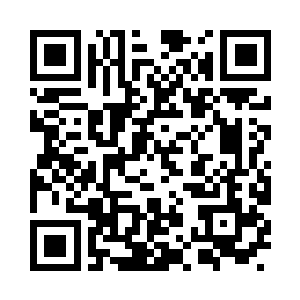 开始的时候梁文祥还戴着老花镜在翻看二维码生成