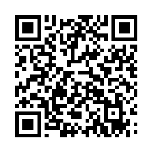 引得周围的不管是男性还是女性都纷纷侧目二维码生成