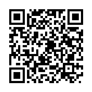 张东城对布拉德皮特竖起一根大拇指二维码生成