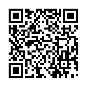 张卫东带着六人到了这条青石板的小街上二维码生成